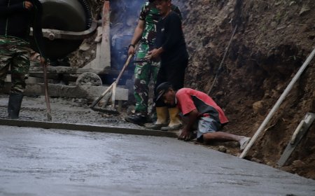 Tangan Terampil Sanudin Ratakan Beton Wujud Nyata Gotong Royong di Lokasi TMMD