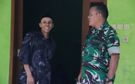 Kehangatan Komsos Peltu Widodo Menguatkan Kebersamaan TNI dan Warga di Lokasi TMMD