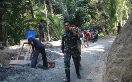 Panggul Adukan Bersama Wujud Nyata Sinergi TNI dan Warga Bangun Desa