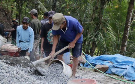 Ayunan Cangkul Rido Percepat Pembangunan Jalan TMMD di Dusun Kunir