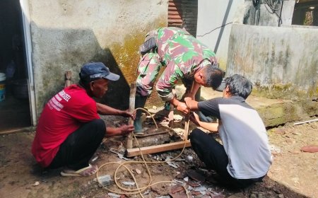Ketelitian Jadi Kunci Satgas TMMD dan Warga Ukur Ketinggian Pondasi RTLH Milik Pak Toid