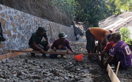 Menentukan Kualitas Serka Munasibun dan Rusmaji Pastikan Rabat Beton TMMD Sesuai Standar