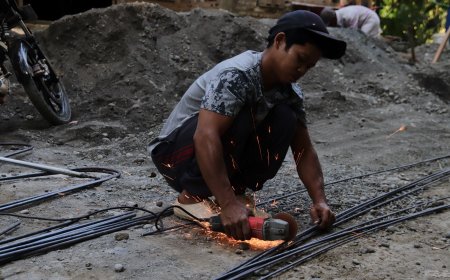 Percikan Api Gerinda Suroso Semangat Gotong Royong yang Menguatkan TMMD di Gumelem Kulon