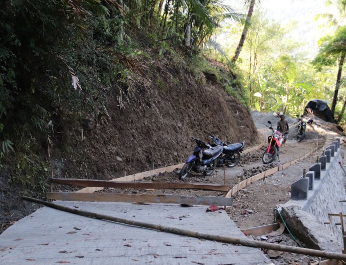 Lima Hari Pascapembukaan TMMD Pembangunan Rabat Beton di Gumelem Kulon Capai 14 Persen