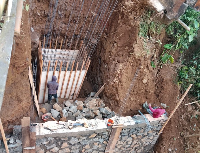 Menyambung Asa di Atas Sungai Mbawang Jembatan Beton Penghubung Dua Dusun Mulai Dibangun