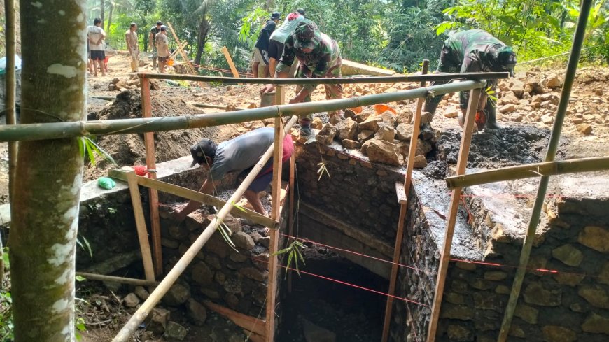 Sertu Mintarko Pimpin Semangat Gotong Royong Pembangunan Gorong-Gorong TMMD Capai 10 Persen