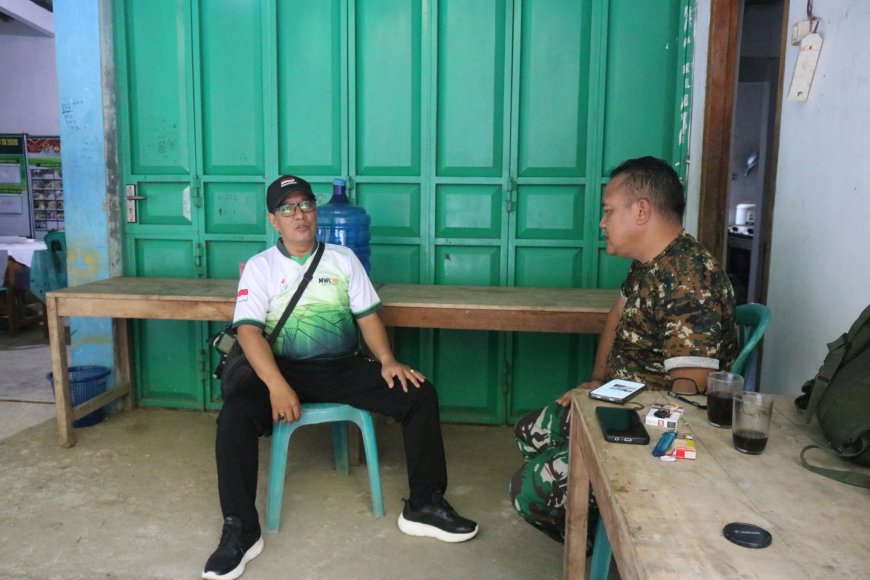 Sinergi TNI dan Kepala Desa Percepat Pembangunan Jalan TMMD di Gumelem Kulon