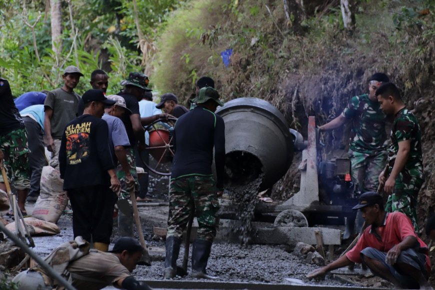 Tak Kenal Lelah di Balik Putaran Molen Pratu Dikki dan Pratu Vigo Menjaga Denyut Pembangunan TMMD di Gumelem Kulon