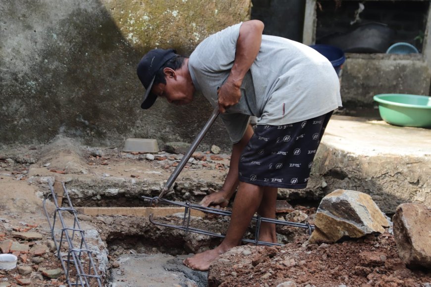 Tangan Risanto Ikut Merangkai Harapan Baru untuk Rumah Pak Toid