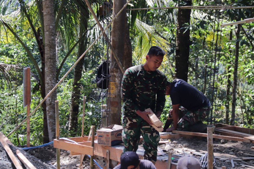 Praka Fajri Teliti Ukur Pos Kamling TMMD Reguler ke-129