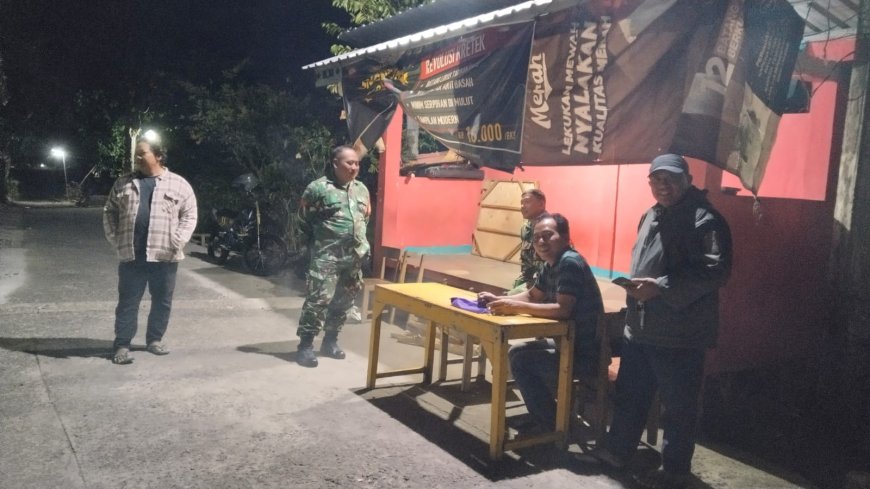 Ronda Malam Pererat Kemanunggalan TNI dan Warga di Gumelem Kulon