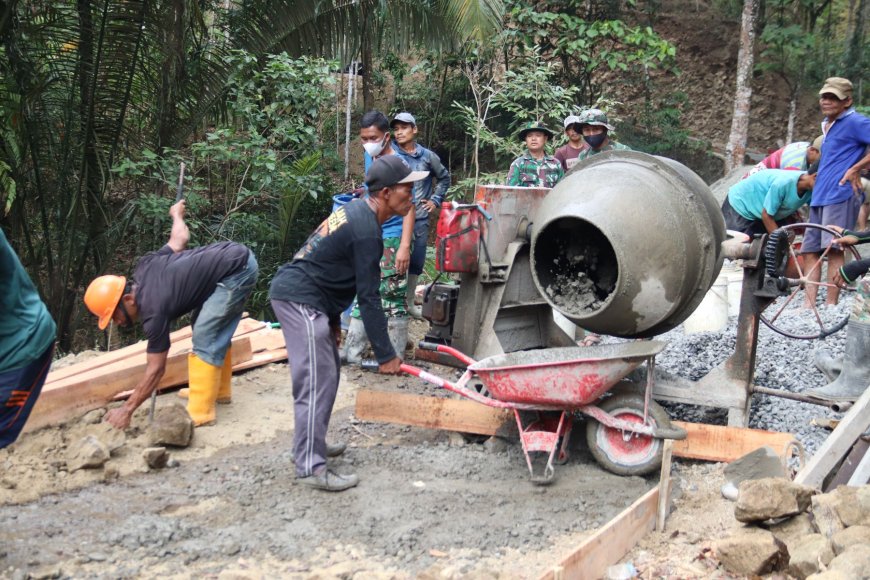 Pak Taryo Antre Demi TMMD Reguler ke-129 Gumelem Kulon