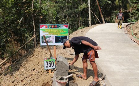 Sentuhan Akhir Eko Pembatas Jalan TMMD Mulai Terlihat Rapi