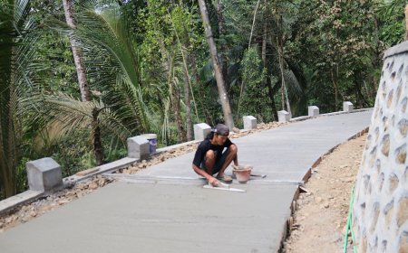 Merapikan Jalan Harapan Warga Gumelem Kulon