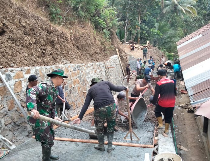 Tongkat Bambu Andalan Pelda Ratam di TMMD Reguler ke-129