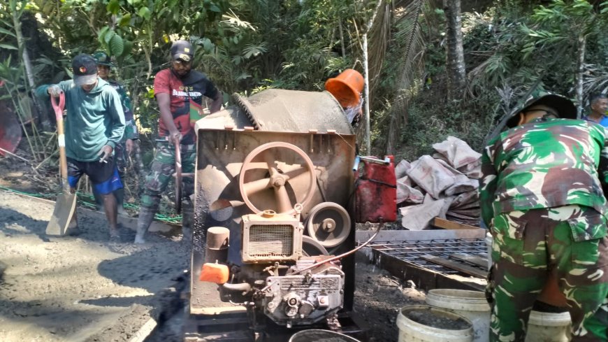 Enam Plat Beton Hampir Rampung Akses Warga Gumelem Kulon Kian Lancar