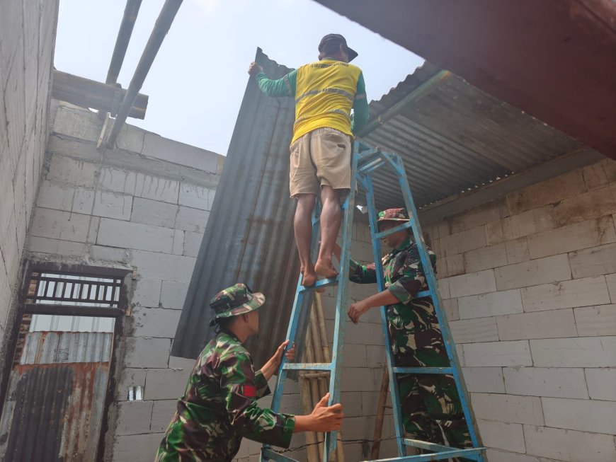 Atap Seng Mulai Terpasang Rumah Pak Toid Kian Mendekati Impian