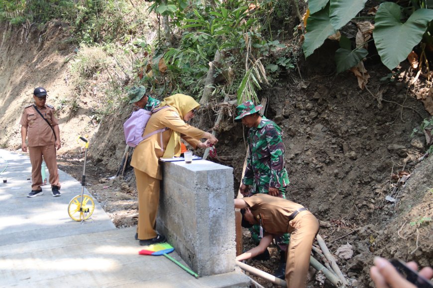 Cek Langsung ke Lapangan Dispermades Pastikan TMMD Berjalan Sesuai Harapan